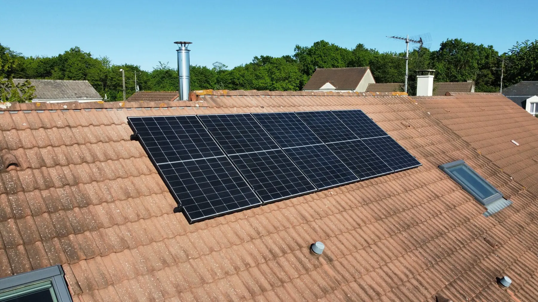 Installation de panneaux photovoltaïques sur une toiture